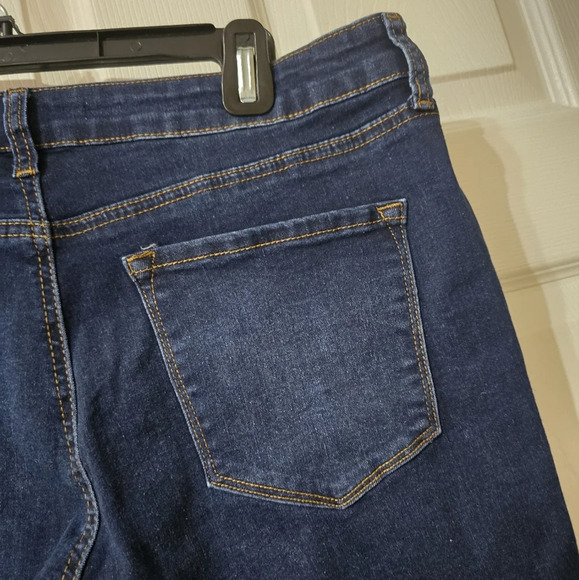 Kancan Mid Rise Gradient Skinny Jeans, Dark Wash, Lots of Stretch, Size 13, EUC! - Picture 8 of 11